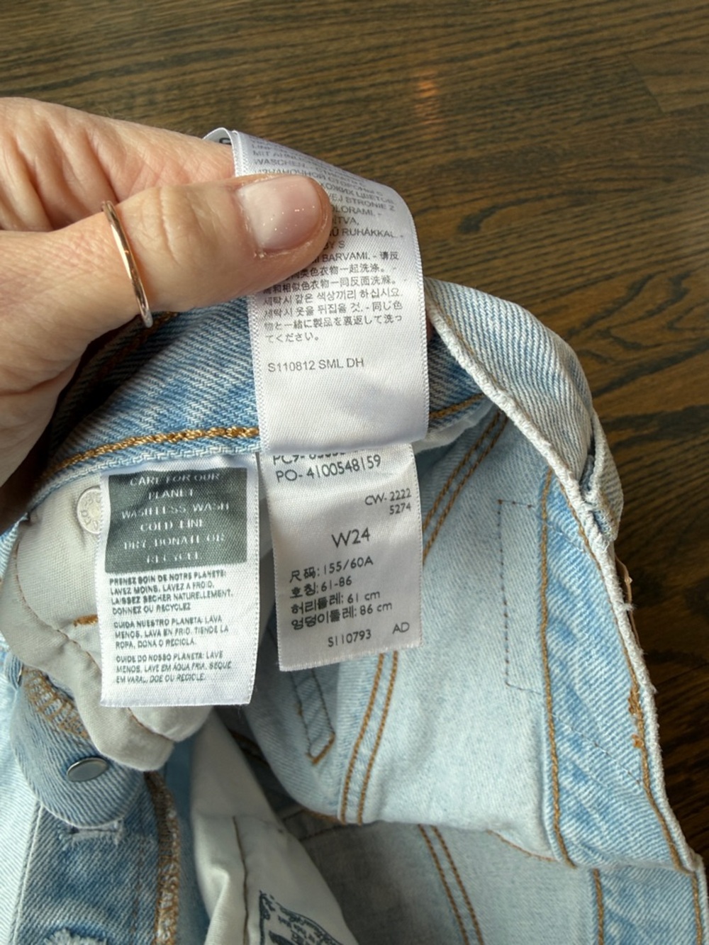 Levi's 501 Light Wash Distressed Jean shorts 6” inseam size 24 like new - Picture 8 of 10